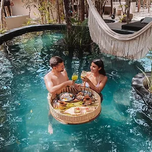The Yellow Nest México